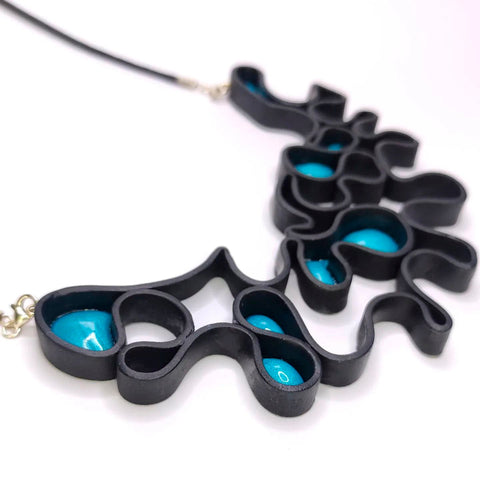 Collares que potencian tu estilo.