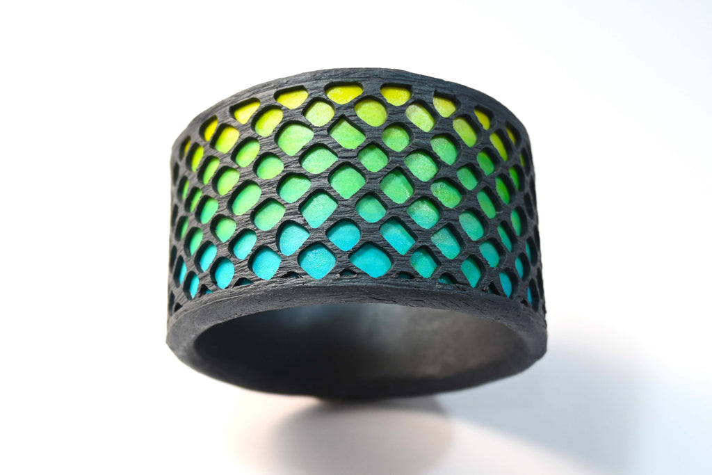 Brazalete de arcilla polimérica modelo Sunset con diseño en en color degradado de amarillo a azul