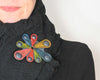 Broche Maderas-2 colocado sobre una bufanda