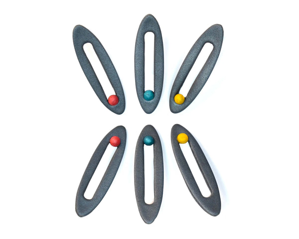 Grupo pendientes de arcilla polimérica modelo Esencia Mini con diseño minimalista con pequeño toque de color 