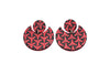 Imagen de los pendientes hechos a mano, modelo Punk con diseño en color rojo sobre fondo blanco