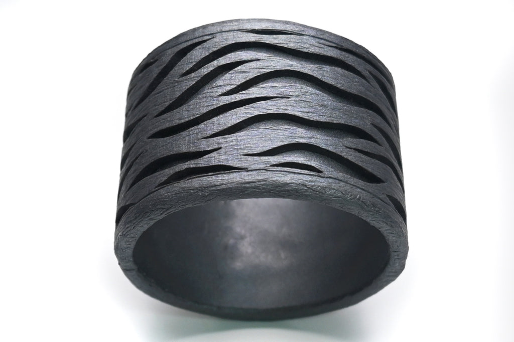 Pulsera artesanal de arcilla polimérica Sunset, con diseño calado y degradado de colores inspirados en el atardecer.